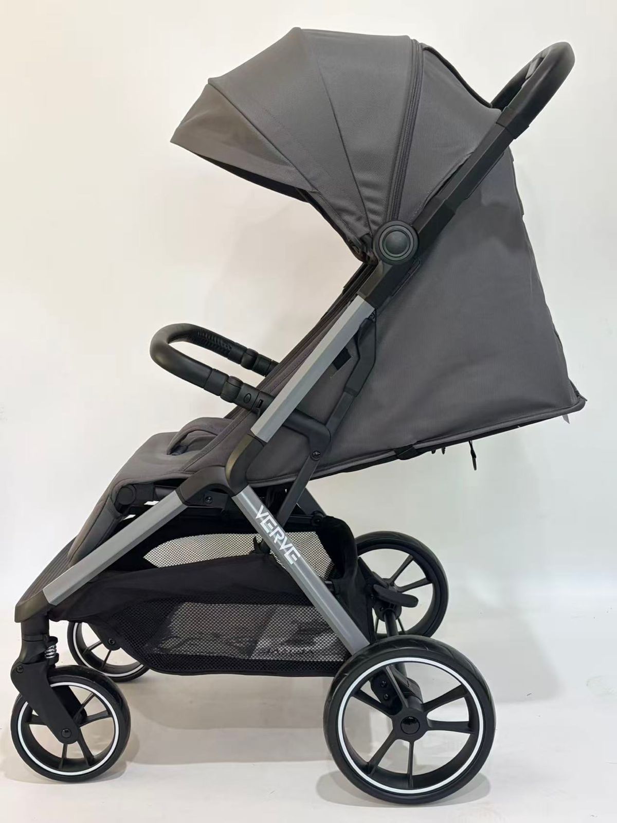 Passeggino Leggero Leonie Verve Con Borsa e Zanzariera Vari Colori 0/22kg